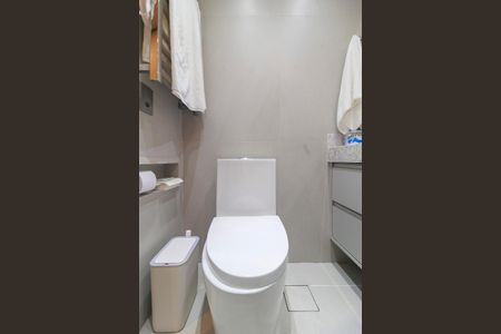 Apartamento à venda com 180m², 3 quartos e 2 vagas Apartamento à venda com 180m², 3 quartos e 2 vagasSuíte - Banheiro