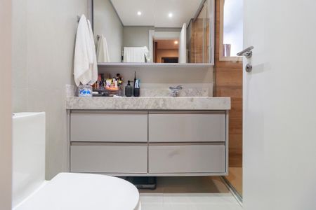 Apartamento à venda com 180m², 3 quartos e 2 vagas Apartamento à venda com 180m², 3 quartos e 2 vagasSuíte - Banheiro