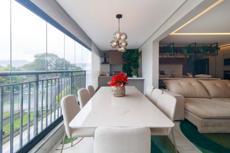 Apartamento à venda com 180m², 3 quartos e 2 vagas Apartamento à venda com 180m², 3 quartos e 2 vagasSala - Varanda