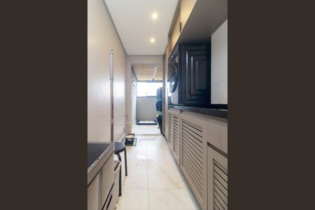 Apartamento à venda com 180m², 3 quartos e 2 vagas Apartamento à venda com 180m², 3 quartos e 2 vagasÁrea de Serviço