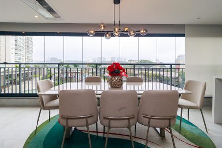 Apartamento à venda com 180m², 3 quartos e 2 vagas Apartamento à venda com 180m², 3 quartos e 2 vagasSala - Varanda