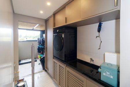 Apartamento à venda com 180m², 3 quartos e 2 vagas Apartamento à venda com 180m², 3 quartos e 2 vagasÁrea de Serviço
