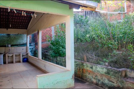Casa à venda com 100m², 3 quartos e sem vaga Casa à venda com 100m², 3 quartos e sem vagaQuintal