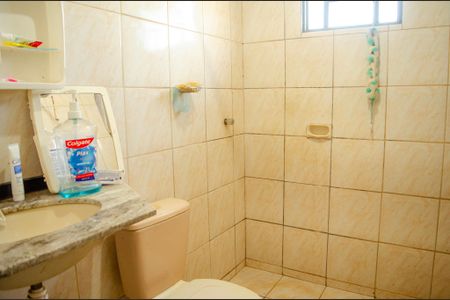 Casa à venda com 100m², 3 quartos e sem vaga Casa à venda com 100m², 3 quartos e sem vagaBanheiro