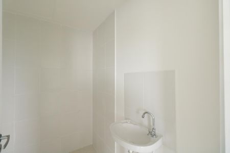 Banheiro de apartamento para alugar com 3 quartos, 54m² em Canhema, Diadema