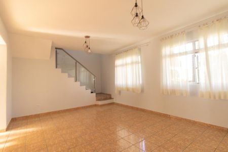 Casa à venda com 200m², 4 quartos e 4 vagas Casa à venda com 200m², 4 quartos e 4 vagasSala