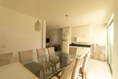 Casa à venda com 200m², 4 quartos e 4 vagas Casa à venda com 200m², 4 quartos e 4 vagasCozinha