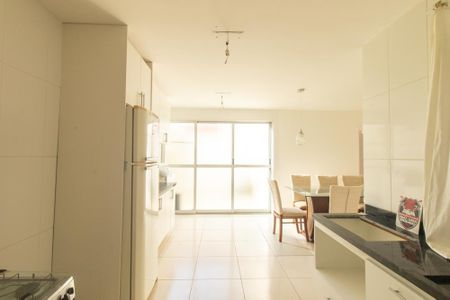 Casa à venda com 200m², 4 quartos e 4 vagas Casa à venda com 200m², 4 quartos e 4 vagasCozinha