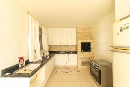 Casa à venda com 200m², 4 quartos e 4 vagas Casa à venda com 200m², 4 quartos e 4 vagasCozinha