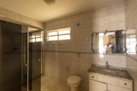 Casa à venda com 200m², 4 quartos e 4 vagas Casa à venda com 200m², 4 quartos e 4 vagasBanheiro da Suíte