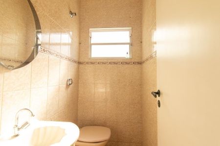 Casa à venda com 200m², 4 quartos e 4 vagas Casa à venda com 200m², 4 quartos e 4 vagasLavabo