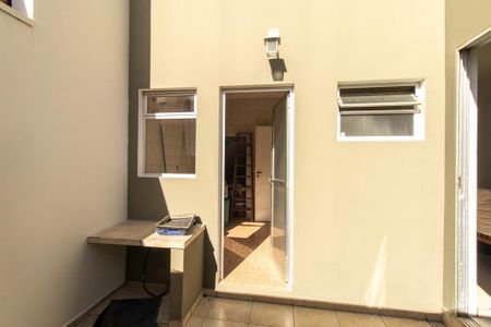 Casa à venda com 200m², 4 quartos e 4 vagas Casa à venda com 200m², 4 quartos e 4 vagasÁrea comum
