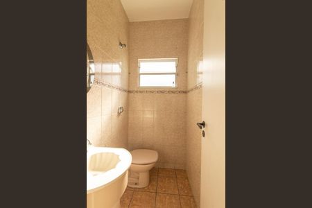 Casa à venda com 200m², 4 quartos e 4 vagas Casa à venda com 200m², 4 quartos e 4 vagasLavabo
