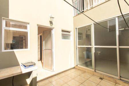 Casa à venda com 200m², 4 quartos e 4 vagas Casa à venda com 200m², 4 quartos e 4 vagasÁrea comum