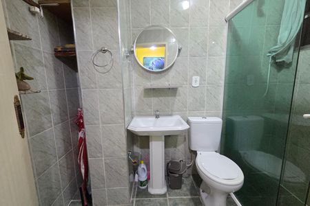 Banheiro de apartamento para alugar com 1 quarto, 42m² em Canto do Forte, Praia Grande