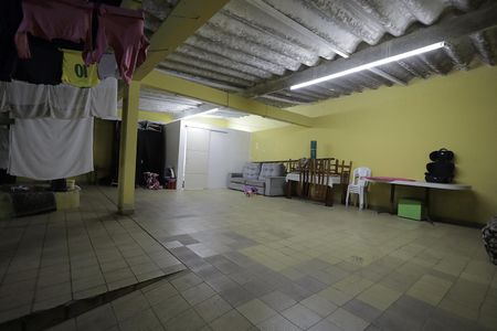 Quintal 2 de casa à venda com 3 quartos, 300m² em Parque Oratório, Santo André