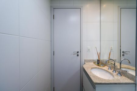 Apartamento à venda com 62m², 2 quartos e 1 vaga Apartamento à venda com 62m², 2 quartos e 1 vagaBanheiro da Suíte