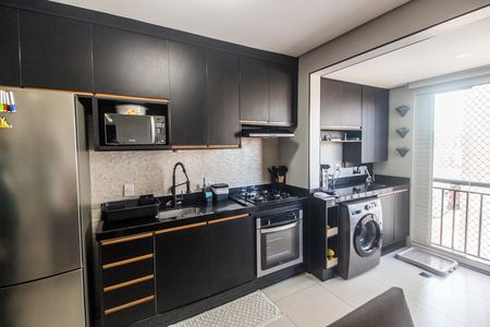 Cozinha de apartamento à venda com 2 quartos, 42m² em Jardim Tupanci, Barueri