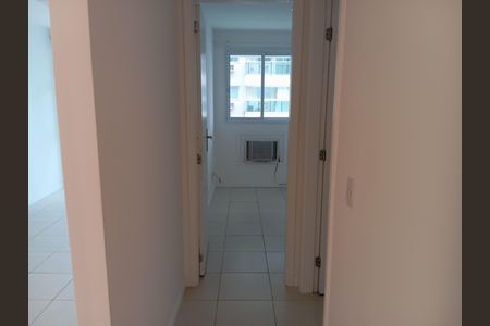 Corredor  de apartamento para alugar com 2 quartos, 65m² em Barra da Tijuca, Rio de Janeiro