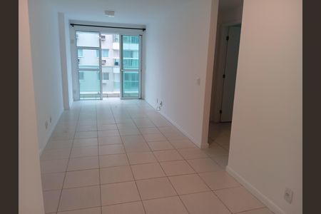 Sala de apartamento para alugar com 2 quartos, 65m² em Barra da Tijuca, Rio de Janeiro