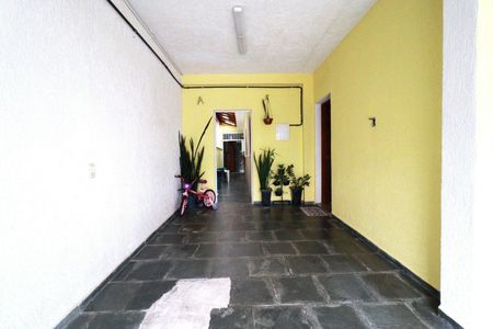Casa à venda com 122m², 2 quartos e 2 vagas Casa à venda com 122m², 2 quartos e 2 vagasCorredor