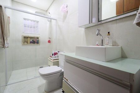 Banheiro de casa à venda com 2 quartos, 122m² em Utinga, Santo André