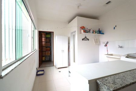 Casa à venda com 122m², 2 quartos e 2 vagas Casa à venda com 122m², 2 quartos e 2 vagasÁrea de Serviço