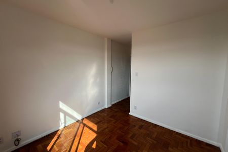Sala de apartamento para alugar com 2 quartos, 49m² em Praia da Bandeira, Rio de Janeiro