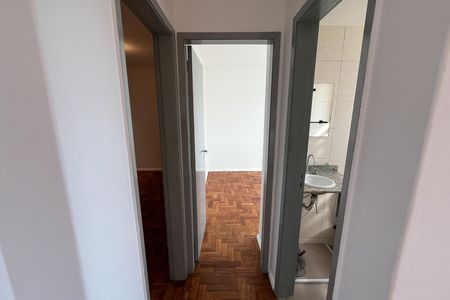 Corredor de apartamento para alugar com 2 quartos, 49m² em Praia da Bandeira, Rio de Janeiro