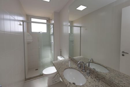 Apartamento para alugar com 327m², 4 quartos e 3 vagas Apartamento para alugar com 327m², 4 quartos e 3 vagasBanheiro da Suíte 2