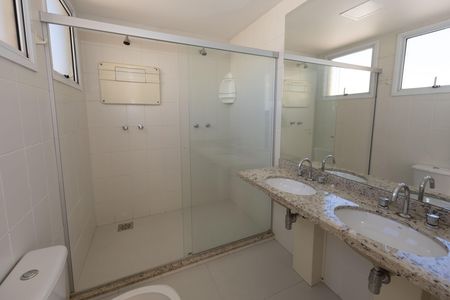 Apartamento para alugar com 327m², 4 quartos e 3 vagas Apartamento para alugar com 327m², 4 quartos e 3 vagasBanheiro da Suíte 4