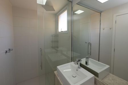 Apartamento para alugar com 327m², 4 quartos e 3 vagas Apartamento para alugar com 327m², 4 quartos e 3 vagasBanheiro da Suíte 1