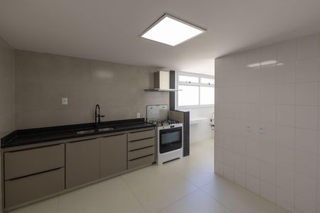 Apartamento para alugar com 327m², 4 quartos e 3 vagas Apartamento para alugar com 327m², 4 quartos e 3 vagasCozinha