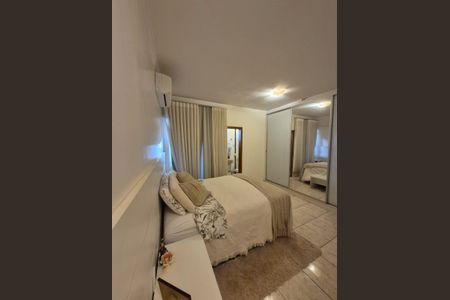 Casa à venda com 240m², 3 quartos e 2 vagas Casa à venda com 240m², 3 quartos e 2 vagasQuarto 1