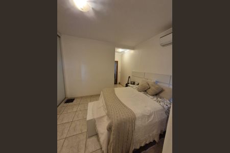 Casa à venda com 240m², 3 quartos e 2 vagas Casa à venda com 240m², 3 quartos e 2 vagasQuarto 1