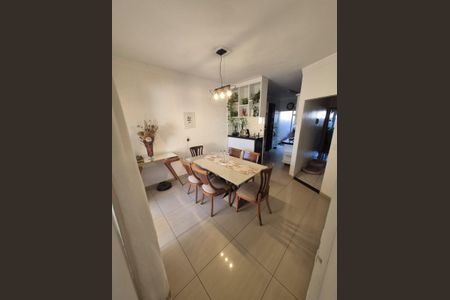 Casa à venda com 240m², 3 quartos e 2 vagas Casa à venda com 240m², 3 quartos e 2 vagasSala de Jantar