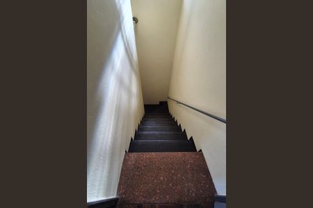 Casa para alugar com 153m², 4 quartos e 4 vagas Casa para alugar com 153m², 4 quartos e 4 vagasEscada
