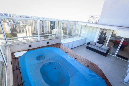 Apartamento à venda com 226m², 3 quartos e 3 vagas Apartamento à venda com 226m², 3 quartos e 3 vagasPiscina