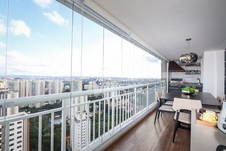 Apartamento à venda com 226m², 3 quartos e 3 vagas Apartamento à venda com 226m², 3 quartos e 3 vagasVaranda