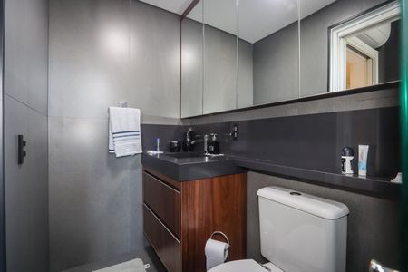 Apartamento à venda com 226m², 3 quartos e 3 vagas Apartamento à venda com 226m², 3 quartos e 3 vagasBanheiro da Suite