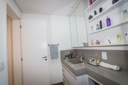 Apartamento à venda com 226m², 3 quartos e 3 vagas Apartamento à venda com 226m², 3 quartos e 3 vagasBanheiro da Suíte 2