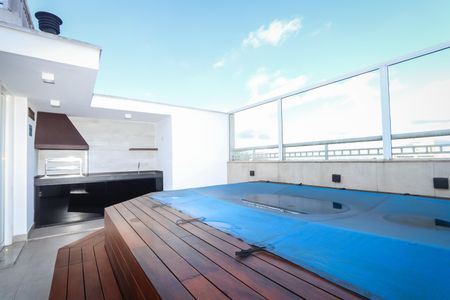 Apartamento à venda com 226m², 3 quartos e 3 vagas Apartamento à venda com 226m², 3 quartos e 3 vagasPiscina