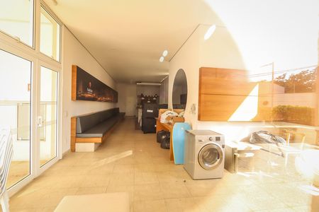 Apartamento à venda com 226m², 3 quartos e 3 vagas Apartamento à venda com 226m², 3 quartos e 3 vagasLavanderia