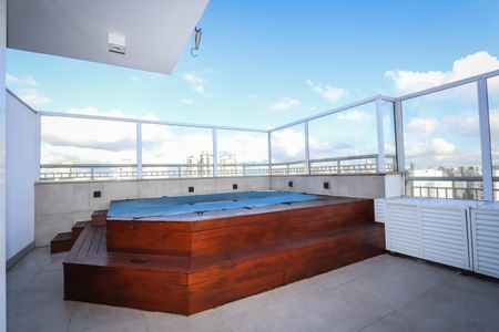Apartamento à venda com 226m², 3 quartos e 3 vagas Apartamento à venda com 226m², 3 quartos e 3 vagasPiscina