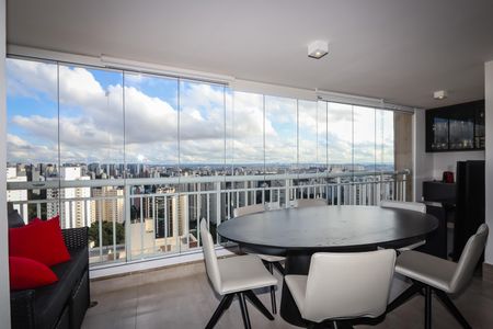 Apartamento à venda com 226m², 3 quartos e 3 vagas Apartamento à venda com 226m², 3 quartos e 3 vagasVaranda do piso Superior