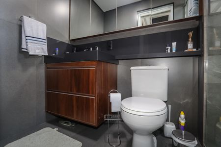 Apartamento à venda com 226m², 3 quartos e 3 vagas Apartamento à venda com 226m², 3 quartos e 3 vagasBanheiro da Suite