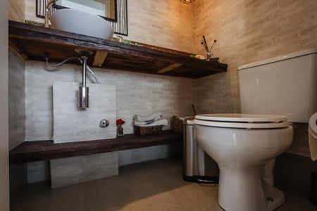 Apartamento à venda com 226m², 3 quartos e 3 vagas Apartamento à venda com 226m², 3 quartos e 3 vagasLavabo da Piscina
