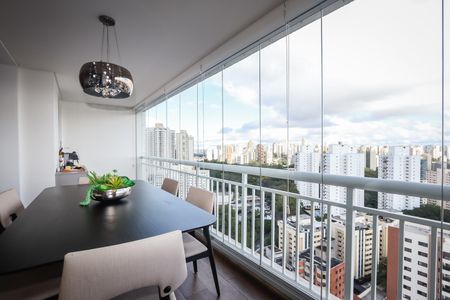 Apartamento à venda com 226m², 3 quartos e 3 vagas Apartamento à venda com 226m², 3 quartos e 3 vagasVaranda
