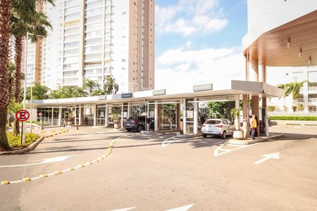 Apartamento à venda com 226m², 3 quartos e 3 vagas Apartamento à venda com 226m², 3 quartos e 3 vagasFachada do Prédio
