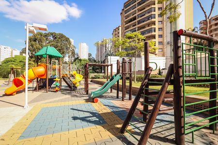 Apartamento à venda com 226m², 3 quartos e 3 vagas Apartamento à venda com 226m², 3 quartos e 3 vagasÁrea comum - Playground